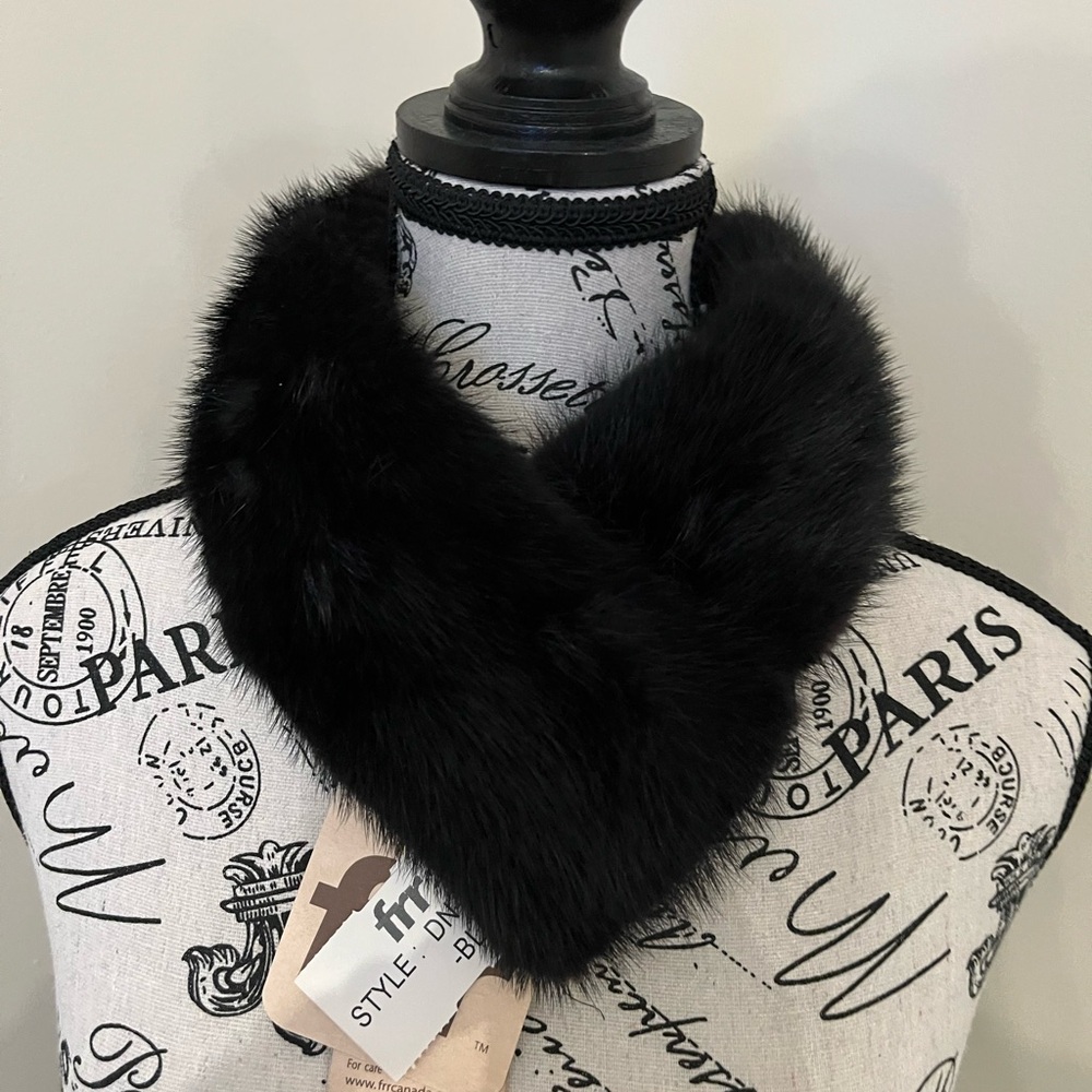 Elegant Black Fur Collar
